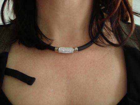 COLLIER AVEC AIMANTS